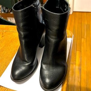 Parker& Sky black boots 8.5 size 3.5 inch heel inside zippers